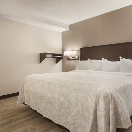 Red Roof Inn Plus & Suites Erie Bagian luar foto