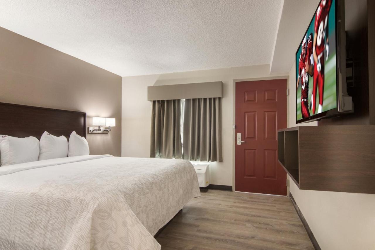 Red Roof Inn Plus & Suites Erie Bagian luar foto