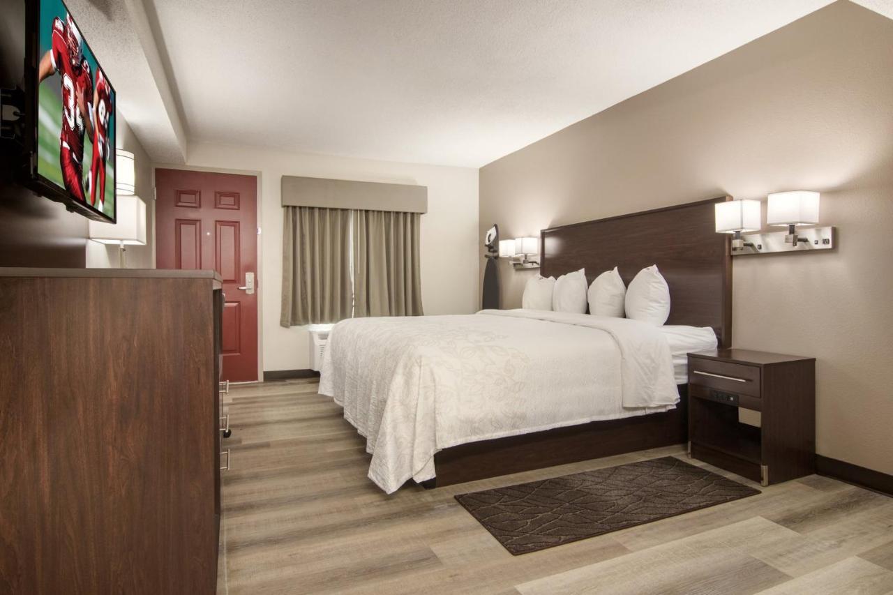Red Roof Inn Plus & Suites Erie Bagian luar foto