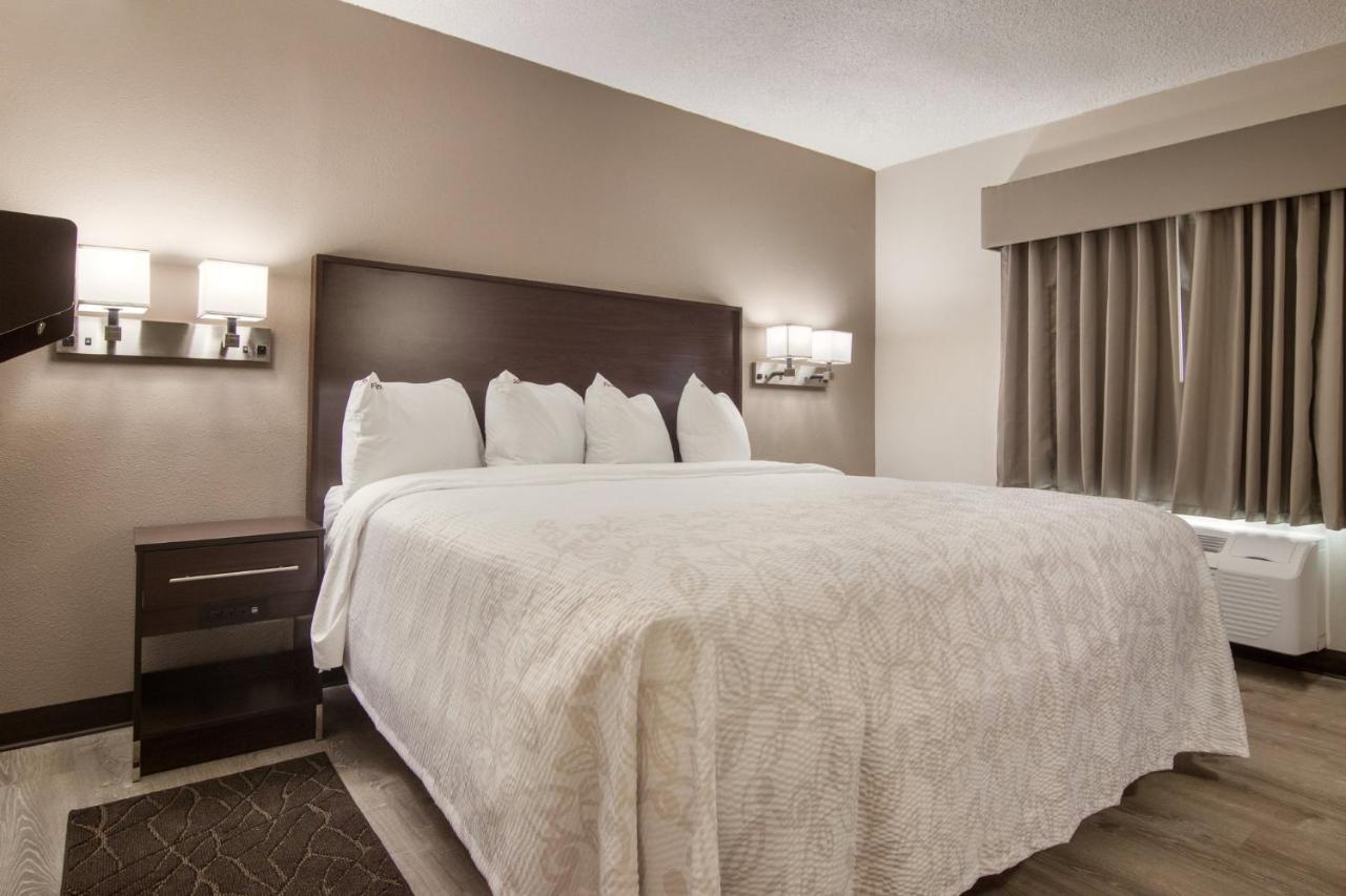 Red Roof Inn Plus & Suites Erie Bagian luar foto
