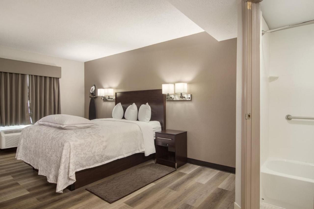 Red Roof Inn Plus & Suites Erie Bagian luar foto