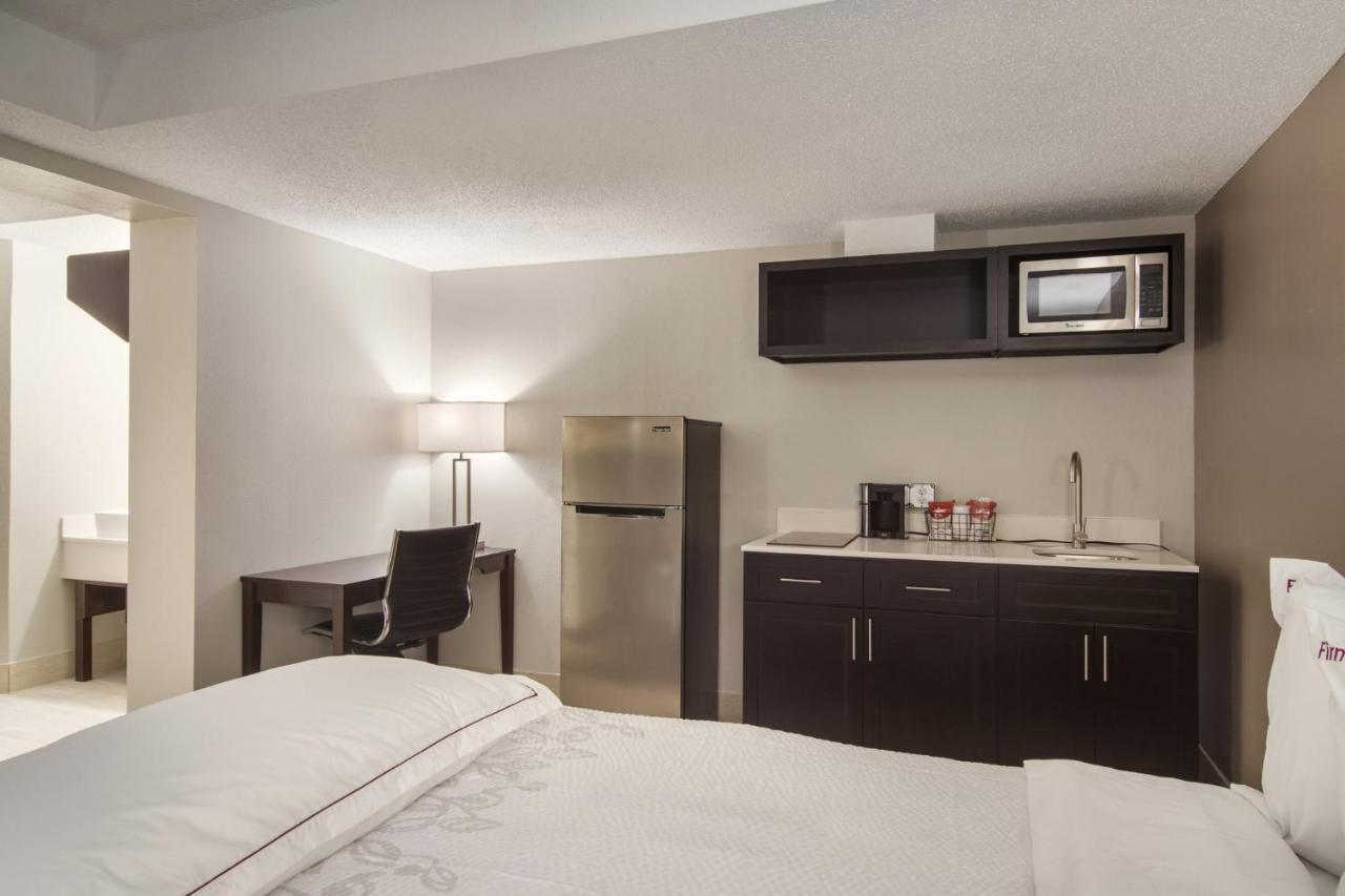 Red Roof Inn Plus & Suites Erie Bagian luar foto