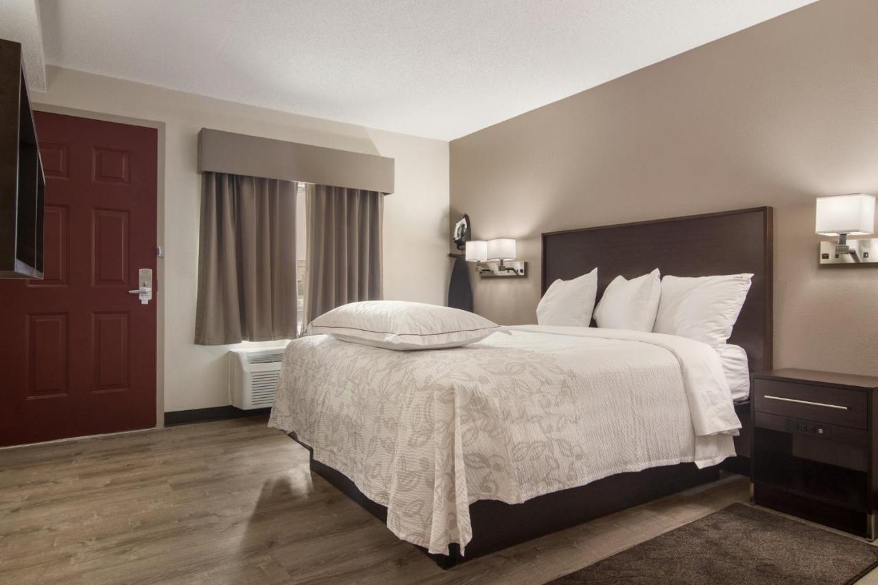 Red Roof Inn Plus & Suites Erie Bagian luar foto