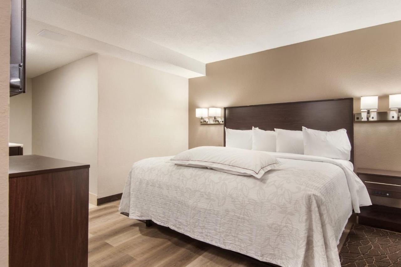 Red Roof Inn Plus & Suites Erie Bagian luar foto