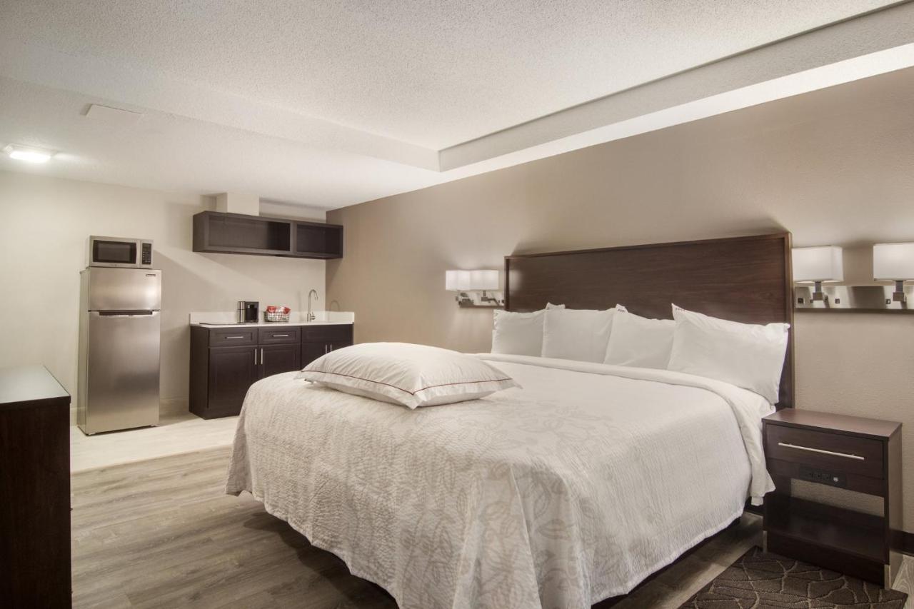Red Roof Inn Plus & Suites Erie Bagian luar foto