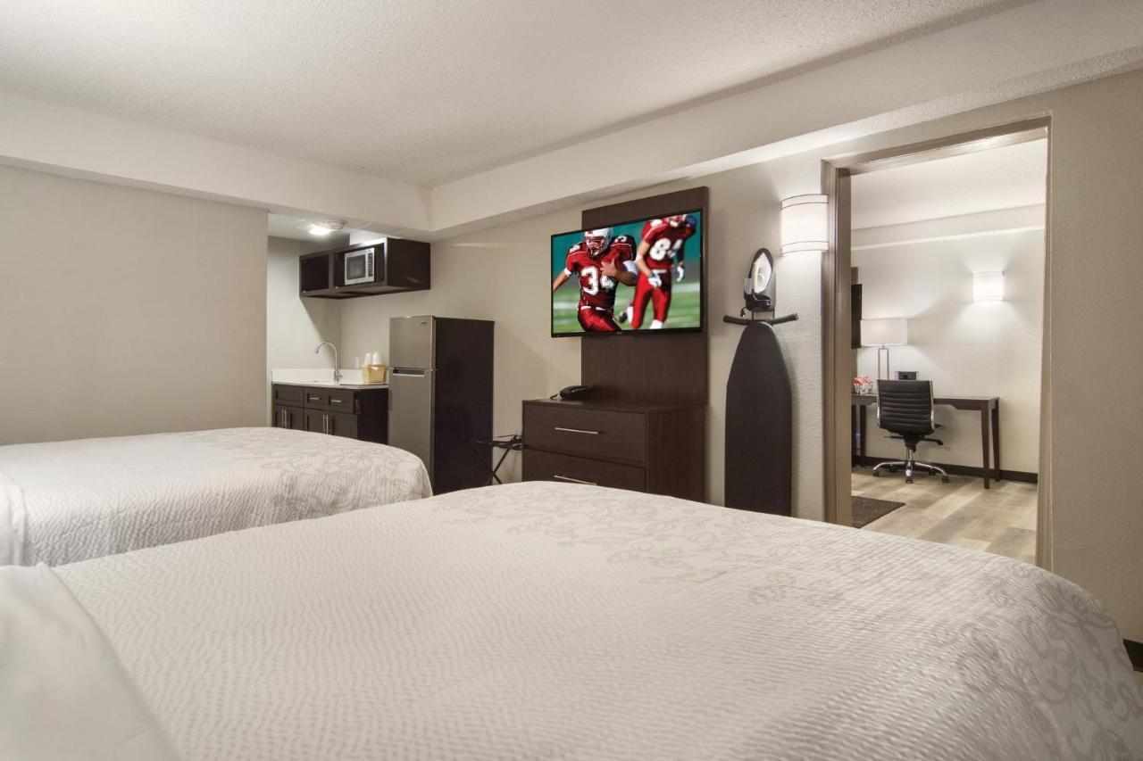 Red Roof Inn Plus & Suites Erie Bagian luar foto
